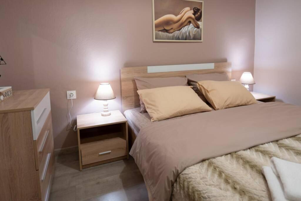 Το Άλλο Σπίτι... Villa อาริเดยา ภายนอก รูปภาพ