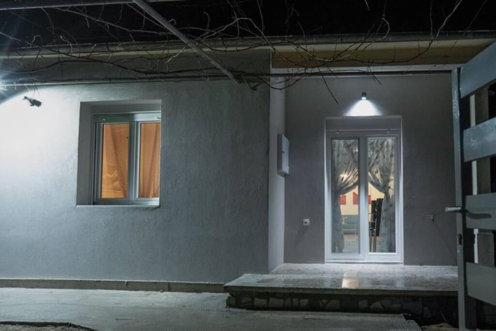 Το Άλλο Σπίτι... Villa อาริเดยา ภายนอก รูปภาพ